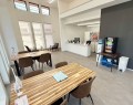 天井も高く開放感のある店内