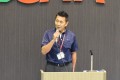 セリ前にあいさつを行う海野良次室長