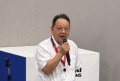 荒井会長が３９年の小山４輪を支えた会員に謝辞を述べた
