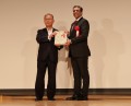写真左から、荒井社長、パキスタン特命全権大使 Abdul Hameed氏