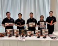 初の試みのグッズ物販も好評を博した
