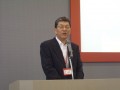 挨拶に立つ向井英夫社長