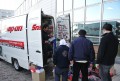 スナップオン直売会に足を止める会員