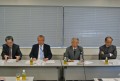 記者会見を開く自販連・守川会長