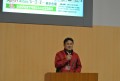 開催の挨拶に立つ勝田会場長