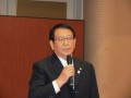 挨拶に立つ沼尾幸一理事長