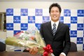 記者会見で最高の笑顔を見せる藤井氏