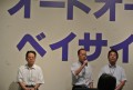 挨拶に立つ増井支店長（中）と尾籠会場長（右）