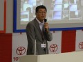 感謝の意を述べる向井社長