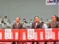 磯﨑理事長（左）、荒井会長（中）、森田専務理事（右）が来場