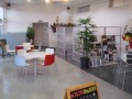 明るい店内