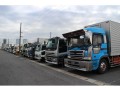 多様な架装を施したトラックが並ぶIMA幕張