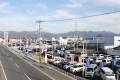 7,000坪以上の巨大展示場には約400台の車両が展示されている