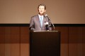 謝辞を述べる向井英夫社長