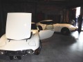 トヨタ「２０００GT」が２台並んで展示されている