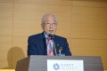 挨拶に立つ元坂明社長