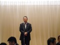 懇親会で挨拶する和田副会長