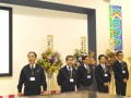 大峰社長（写真左）ら役職員が並び、会員に感謝