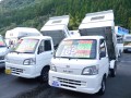 軽ダンプカーなども展示・販売する