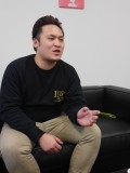 妥協のないクルマ作りを語る根間社長