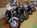 国産・輸入車、スポーツやアメリカン、オフロードまでバラエティ豊かな車種構成