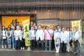 小樽にてバス１号車の乗車メンバーで記念撮影