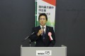 挨拶に立つ渡邊社長