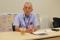 記者会見で意気込みを語る菅田会場長