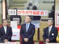 写真左から豊丸常務と大峰広取締役、中島会場長