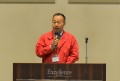 セリ前のセレモニーで挨拶を述べる上野富士夫課長代理