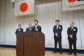 懇親会で挨拶する薄会長