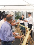 会場前で流しそうめん（１日）