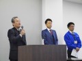 打越流通委員長が挨拶を述べた