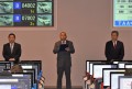 セリ前に挨拶を述べる浦田会場長（中央）