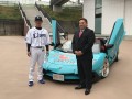 左から、埼玉西武松井稼頭央二軍監督、スマイルランド渡辺一矢社長