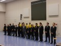 ＪＵ福岡の役員とともに、黄色のジャンパーを着た事務局職員が整列した