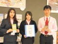 左から黒田陽子さんと梶並恵さん、福澤司さん