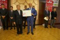 JU埼玉表彰ではクローバランド・新戸常任理事に表彰状と記念品が授与された