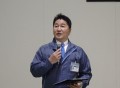 挨拶に立つ上島上席次長