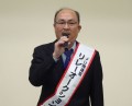 挨拶に立つ神保理事長