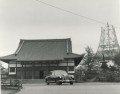 1958(昭和33)年、建設中の東京タワーとメルセデス・ベンツ『W120』