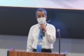 セリ前に挨拶を述べる西山会場長代行