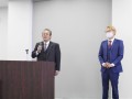 打越流通委員長が挨拶を述べた