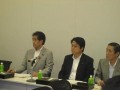 （真中より左へ）民主党議連 内山晃会長、自民党議連 逢沢一郎会長