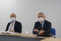 記者会見で抱負を述べる安田社長（写真右）、日高取締役（写真左）