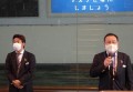 挨拶に立つ溝呂木流通委員長（右）と安藤理事長（左）
