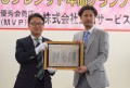 オリエントコーポレーション、三浦仁名古屋クレジットセンター支店長（左）