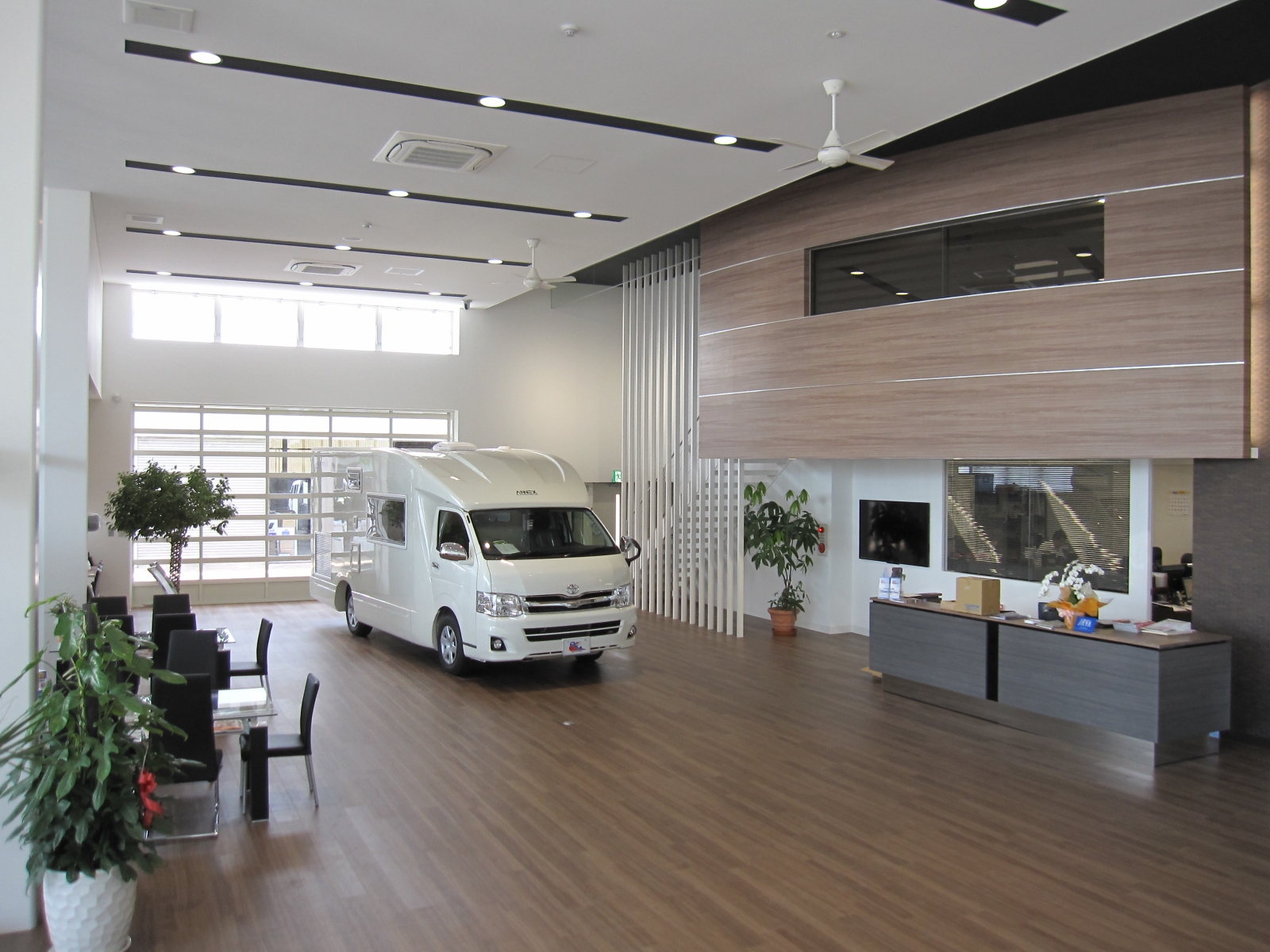carshopreport 株式会社岡モータース 岡宏治社長 一般乗用車 キャンピングカーでニーズ拡大を図る グーネット自動車流通