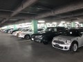 地域市場を背景に数多くの輸入車が集まりま