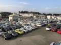 多数の出品車が並ぶ会場